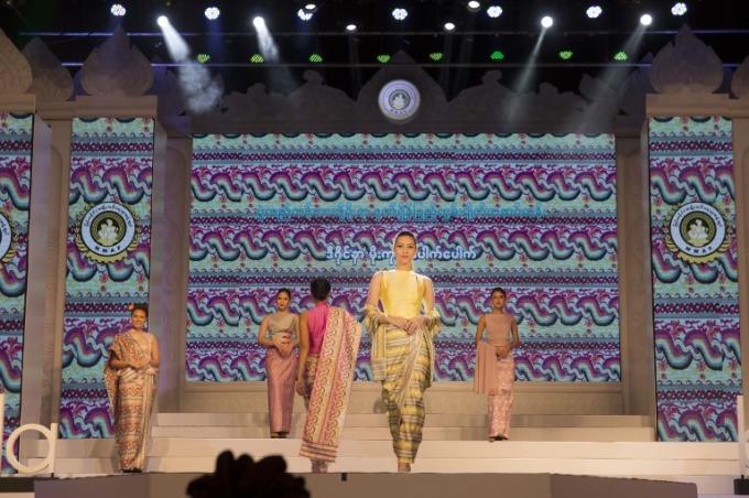 Xuất xứ Myanmar: nhà thiết kế đã đưa ra những nét văn hoá về thời trang địa phương
